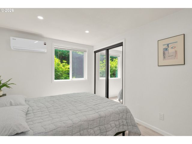 3010 FRIENDLY St, Eugene, OR 97405