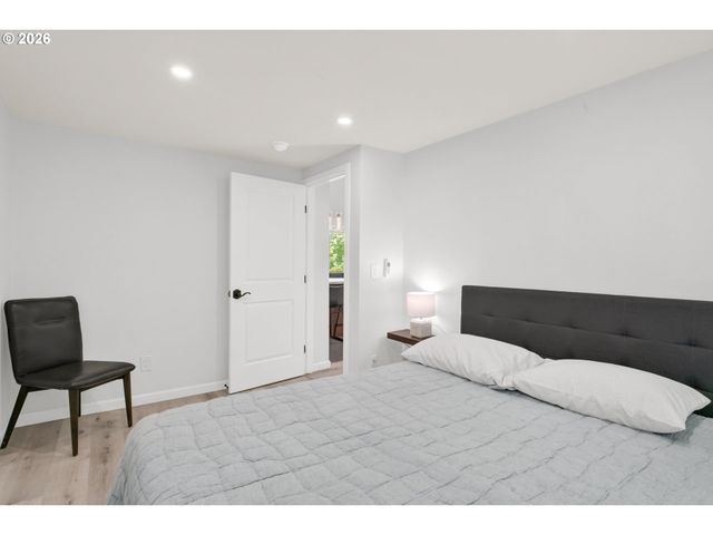 3010 FRIENDLY St, Eugene, OR 97405