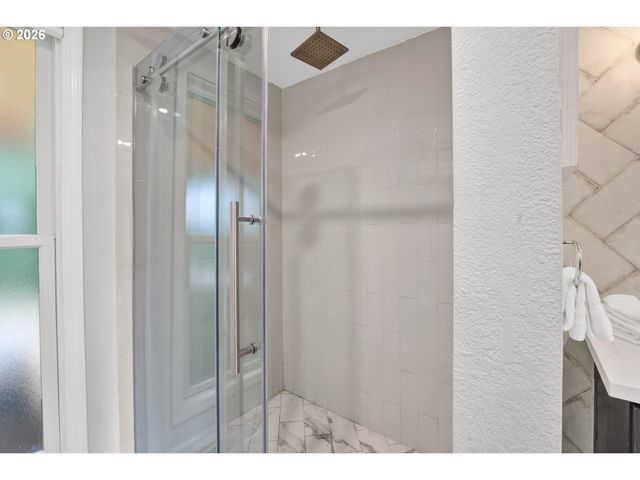 3010 FRIENDLY St, Eugene, OR 97405