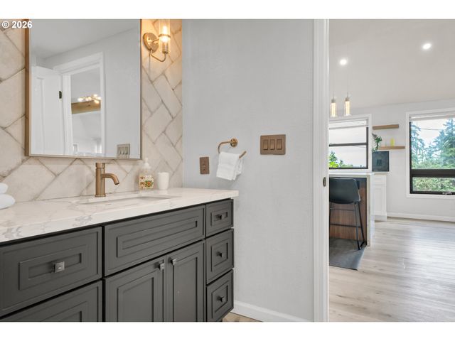 3010 FRIENDLY St, Eugene, OR 97405