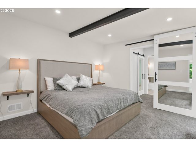 3010 FRIENDLY St, Eugene, OR 97405