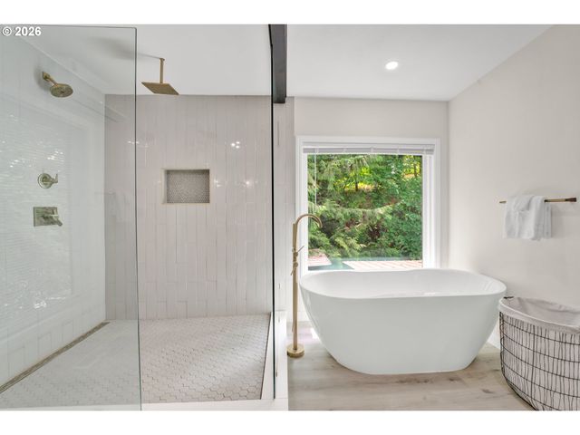 3010 FRIENDLY St, Eugene, OR 97405