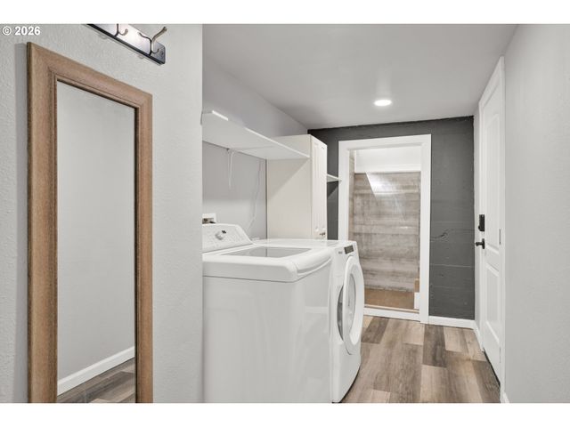 3010 FRIENDLY St, Eugene, OR 97405