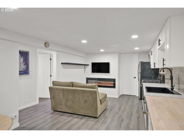 3010 FRIENDLY St, Eugene, OR 97405