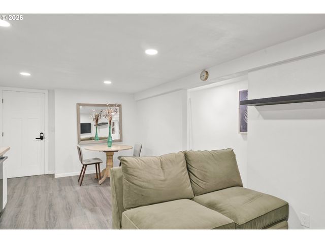 3010 FRIENDLY St, Eugene, OR 97405