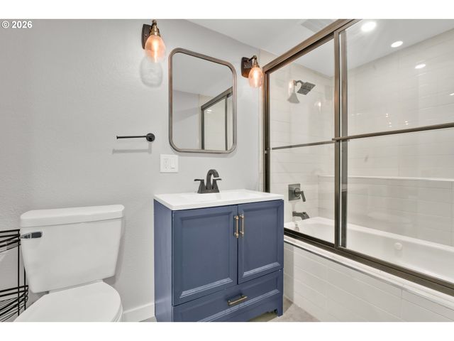 3010 FRIENDLY St, Eugene, OR 97405