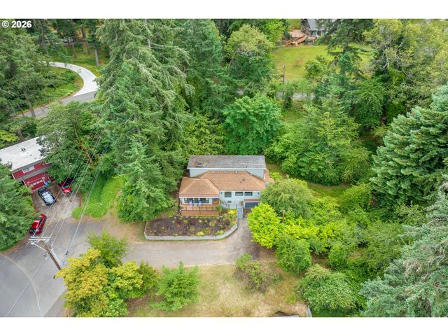 3010 FRIENDLY St, Eugene, OR 97405
