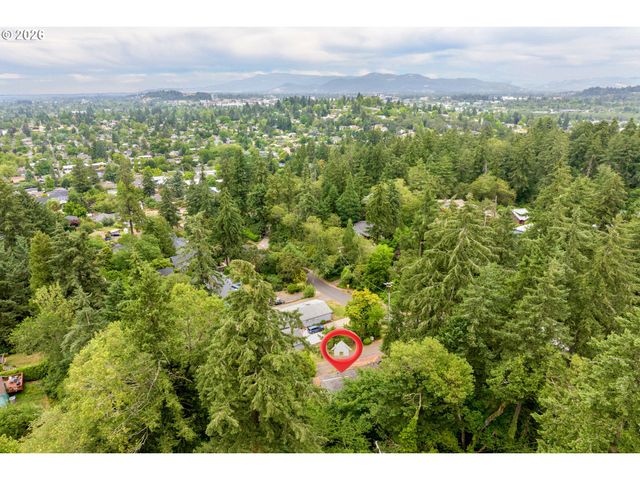 3010 FRIENDLY St, Eugene, OR 97405