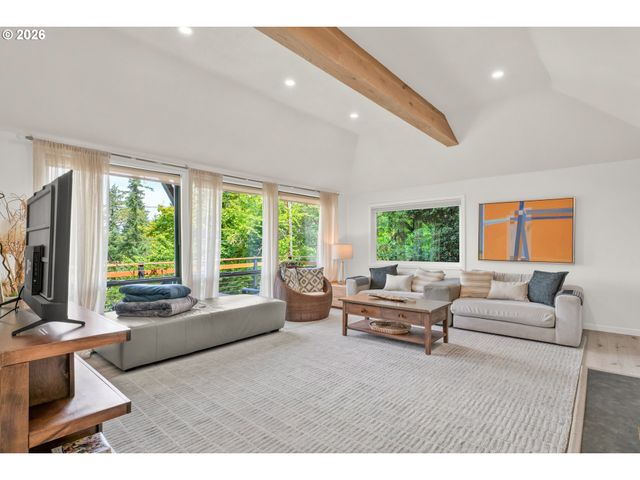 3010 FRIENDLY St, Eugene, OR 97405