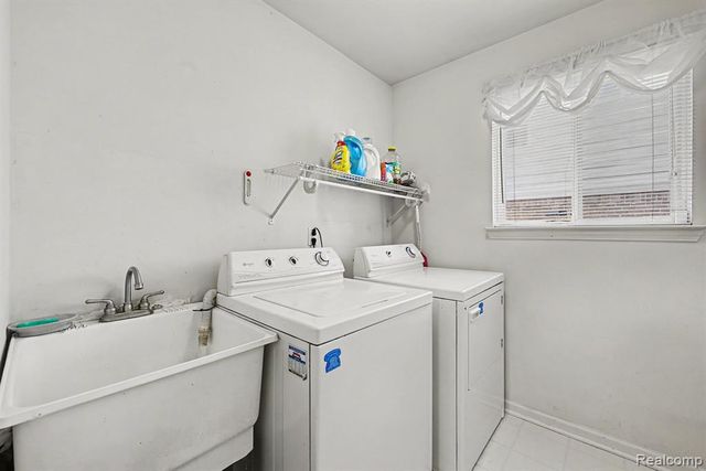 24535 Jason Drive, Flat Rock, MI 48134