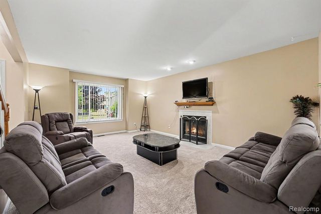24535 Jason Drive, Flat Rock, MI 48134