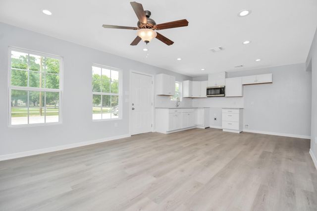 8595 Parkway Drive C, Houston, TX 77088