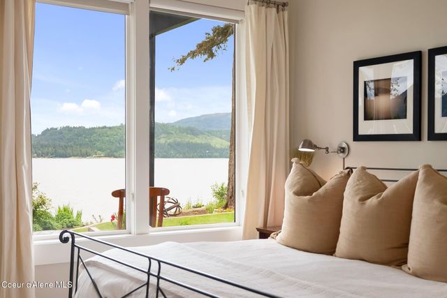 1515 Northshore Dr, Sandpoint, ID 83864
