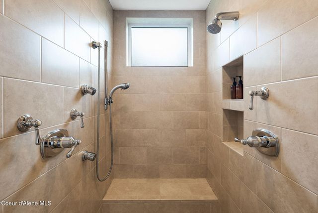 1515 Northshore Dr, Sandpoint, ID 83864