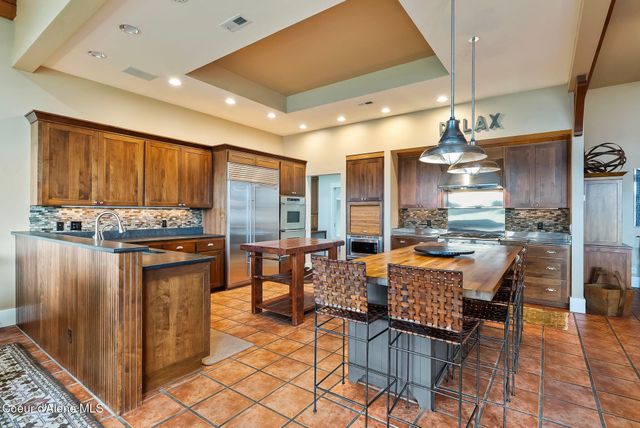 1515 Northshore Dr, Sandpoint, ID 83864
