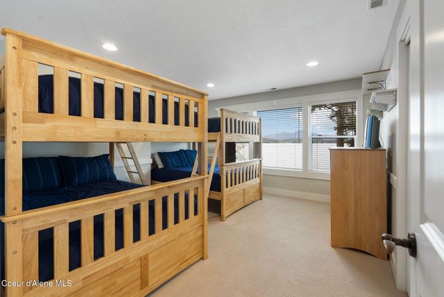 1515 Northshore Dr, Sandpoint, ID 83864