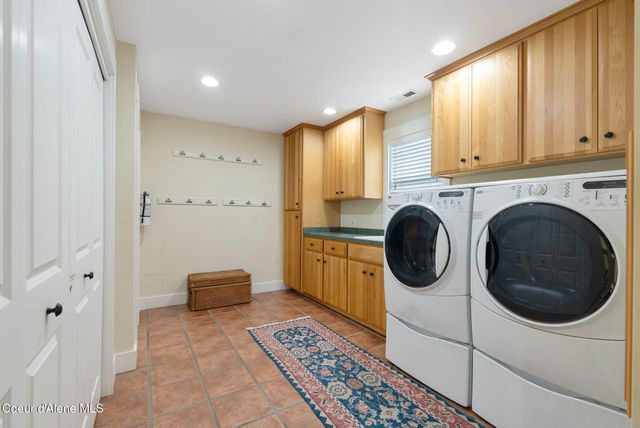 1515 Northshore Dr, Sandpoint, ID 83864