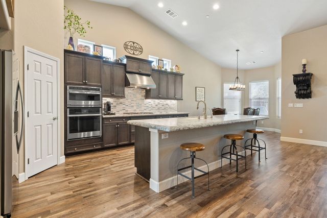 2360 W Bel Aire Court, Porterville, CA 93257