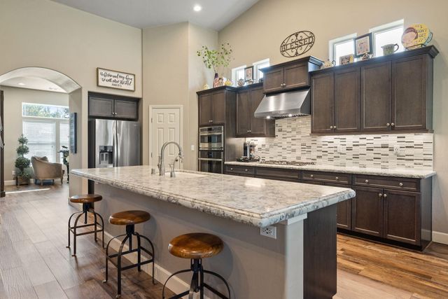 2360 W Bel Aire Court, Porterville, CA 93257