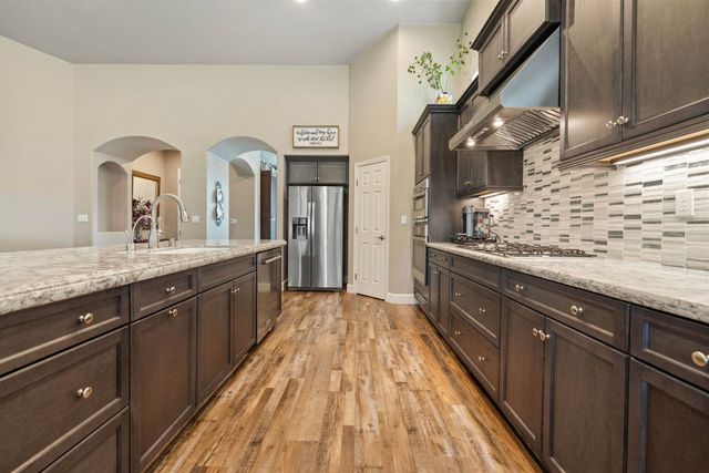 2360 W Bel Aire Court, Porterville, CA 93257