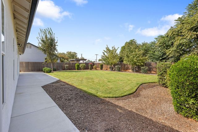 2360 W Bel Aire Court, Porterville, CA 93257