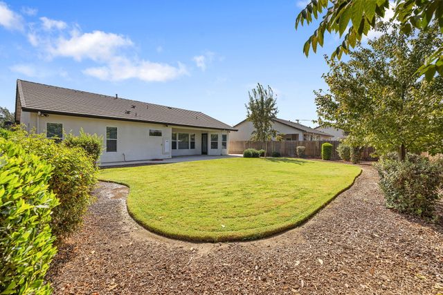 2360 W Bel Aire Court, Porterville, CA 93257