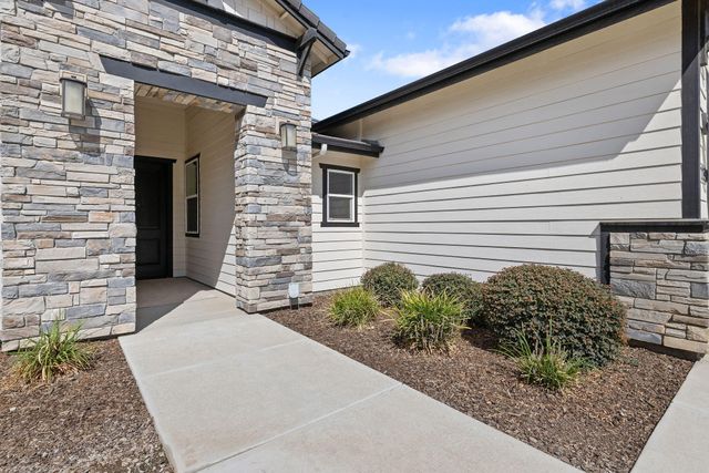 2360 W Bel Aire Court, Porterville, CA 93257