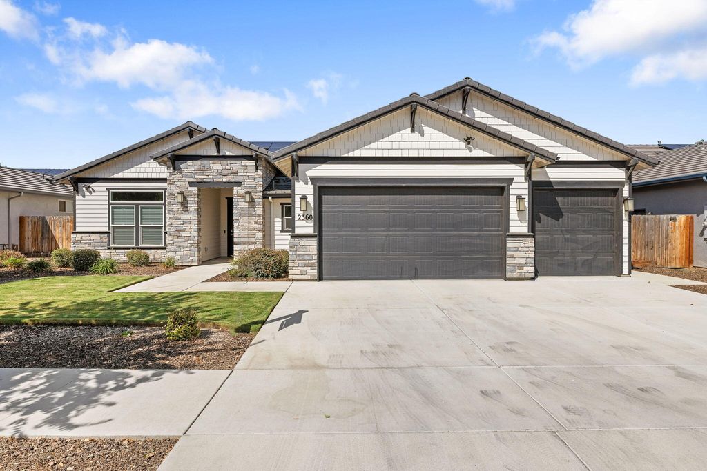 2360 W Bel Aire Court, Porterville, CA 93257