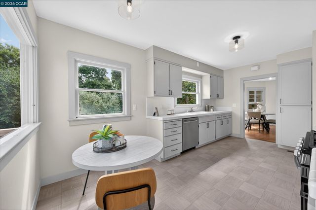 444 Edwards St, Crockett, CA 94525