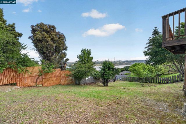 444 Edwards St, Crockett, CA 94525