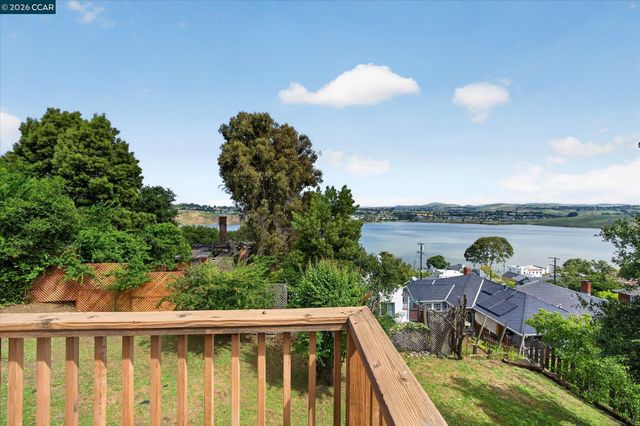 444 Edwards St, Crockett, CA 94525