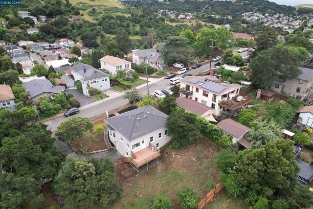 444 Edwards St, Crockett, CA 94525