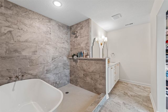 4716 90th Street, Urbandale, IA 50322