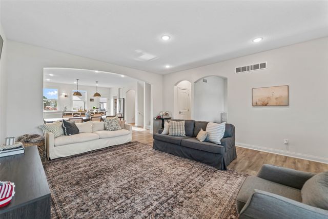 4716 90th Street, Urbandale, IA 50322