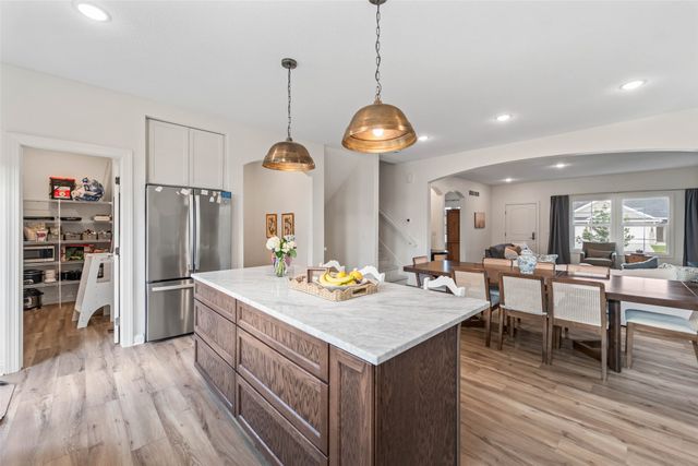 4716 90th Street, Urbandale, IA 50322