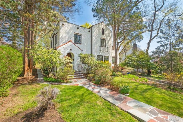 40 Lookout Circle, Larchmont, NY 10538