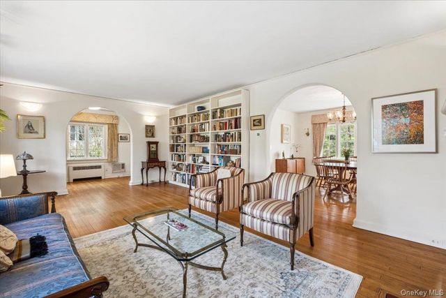 40 Lookout Circle, Larchmont, NY 10538