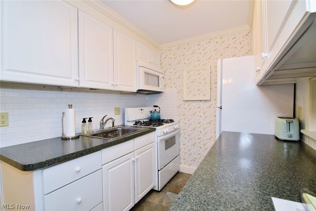 5009 Nob Hill Drive B2, Chagrin Falls, OH 44022