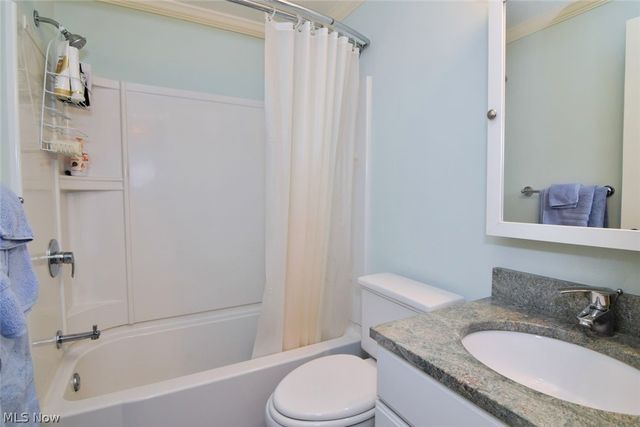 5009 Nob Hill Drive B2, Chagrin Falls, OH 44022