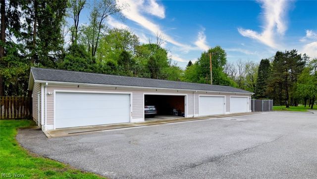 5009 Nob Hill Drive B2, Chagrin Falls, OH 44022