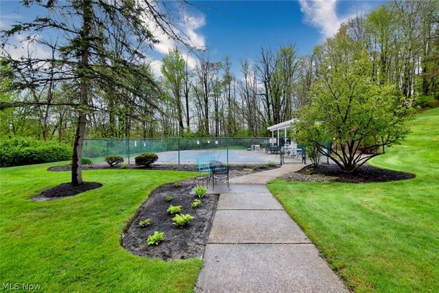 5009 Nob Hill Drive B2, Chagrin Falls, OH 44022