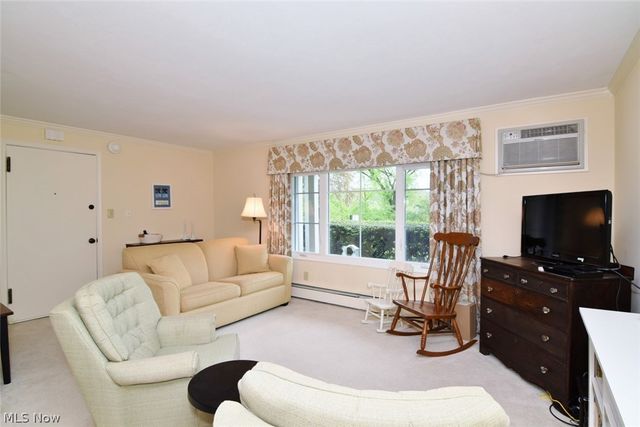 5009 Nob Hill Drive B2, Chagrin Falls, OH 44022