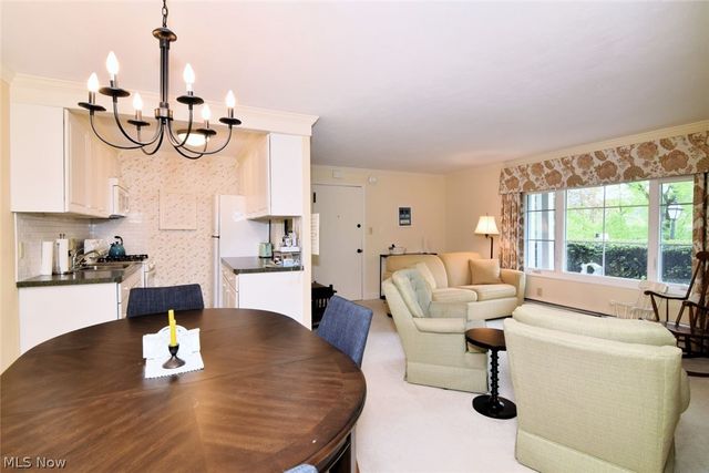 5009 Nob Hill Drive B2, Chagrin Falls, OH 44022