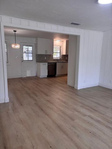 2472 NE Pine Avenue, Jensen Beach, FL 34957