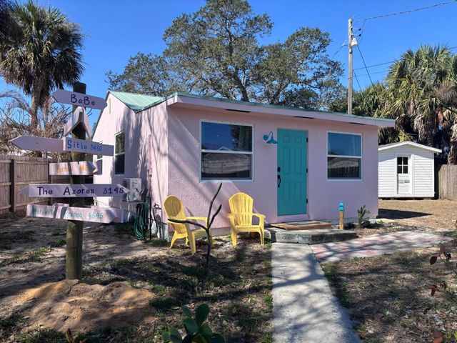 2472 NE Pine Avenue, Jensen Beach, FL 34957