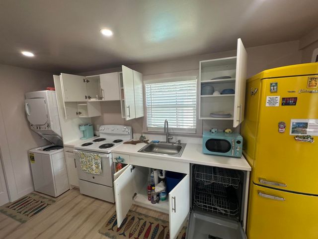 2472 NE Pine Avenue, Jensen Beach, FL 34957