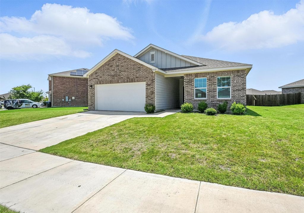 1637 Escondido Drive, Fort Worth, TX 76052