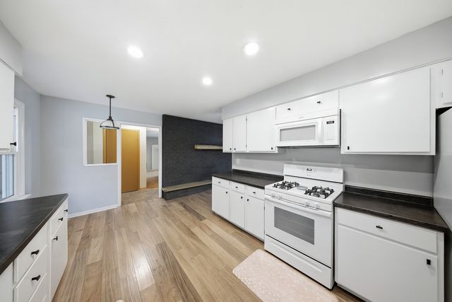 404 Willow Drive, Belvidere, IL 61008