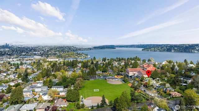 9732 59th Avenue S, Seattle, WA 98118