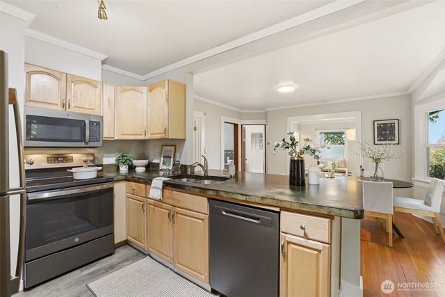 9732 59th Avenue S, Seattle, WA 98118